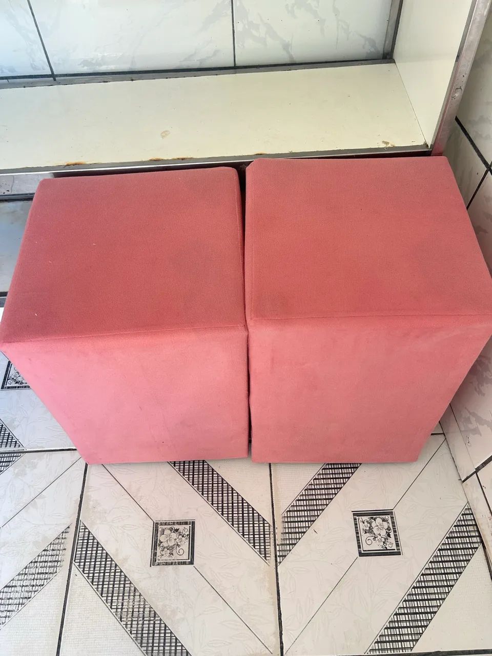 2 Pufes Rosa Estofados - Foto 3