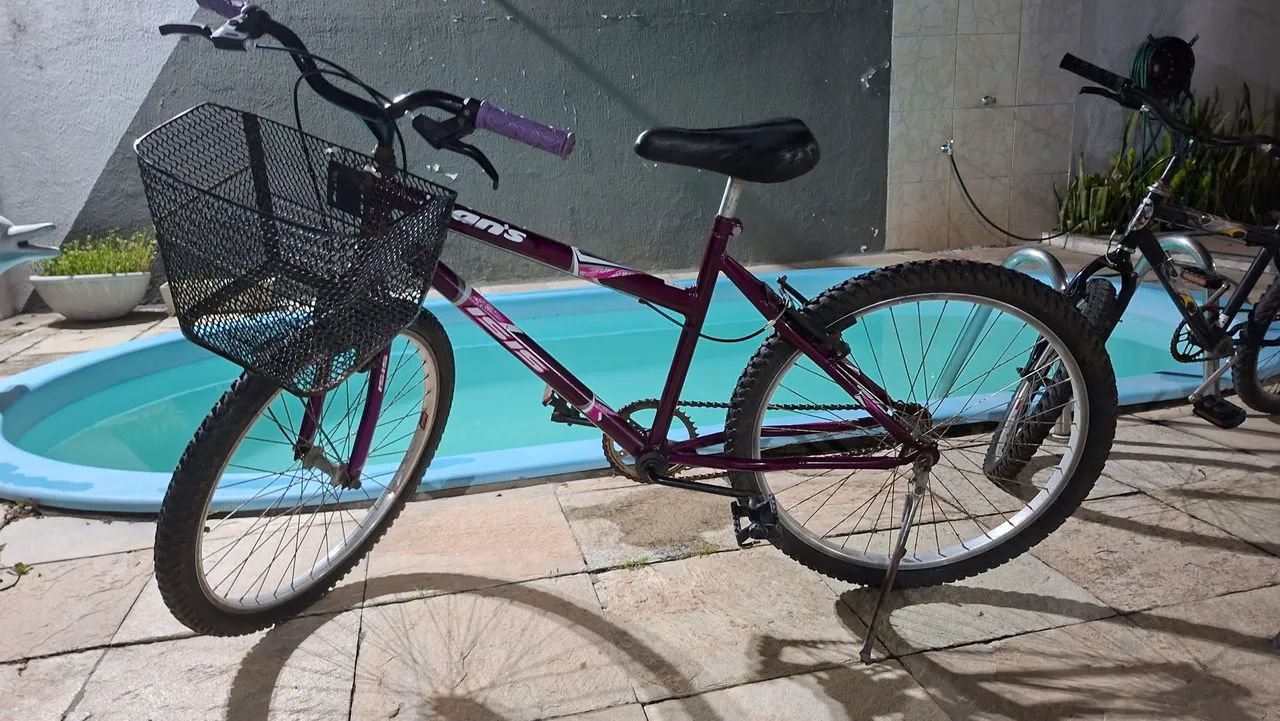 Bicicleta com certinho semi nova - Foto 3