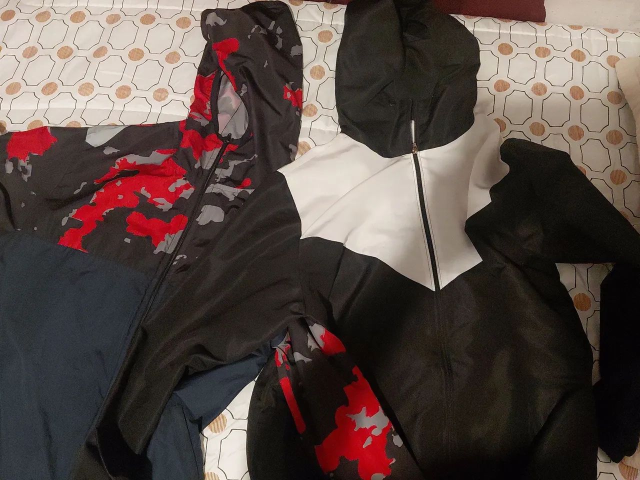 Vendo jaquetas corta-vento em ótimo estado de conservação.