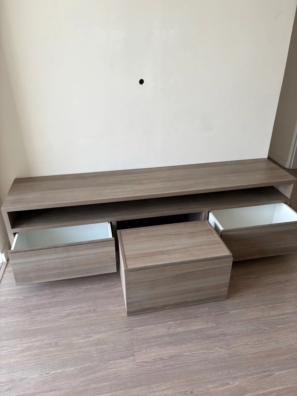 Rack de TV com gavetas e criado-mudo removível - Foto 2