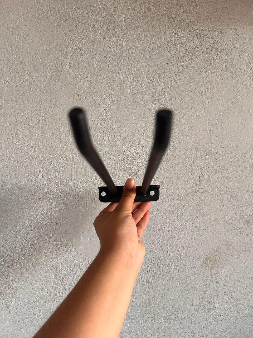 Suporte para rodos e vassouras 