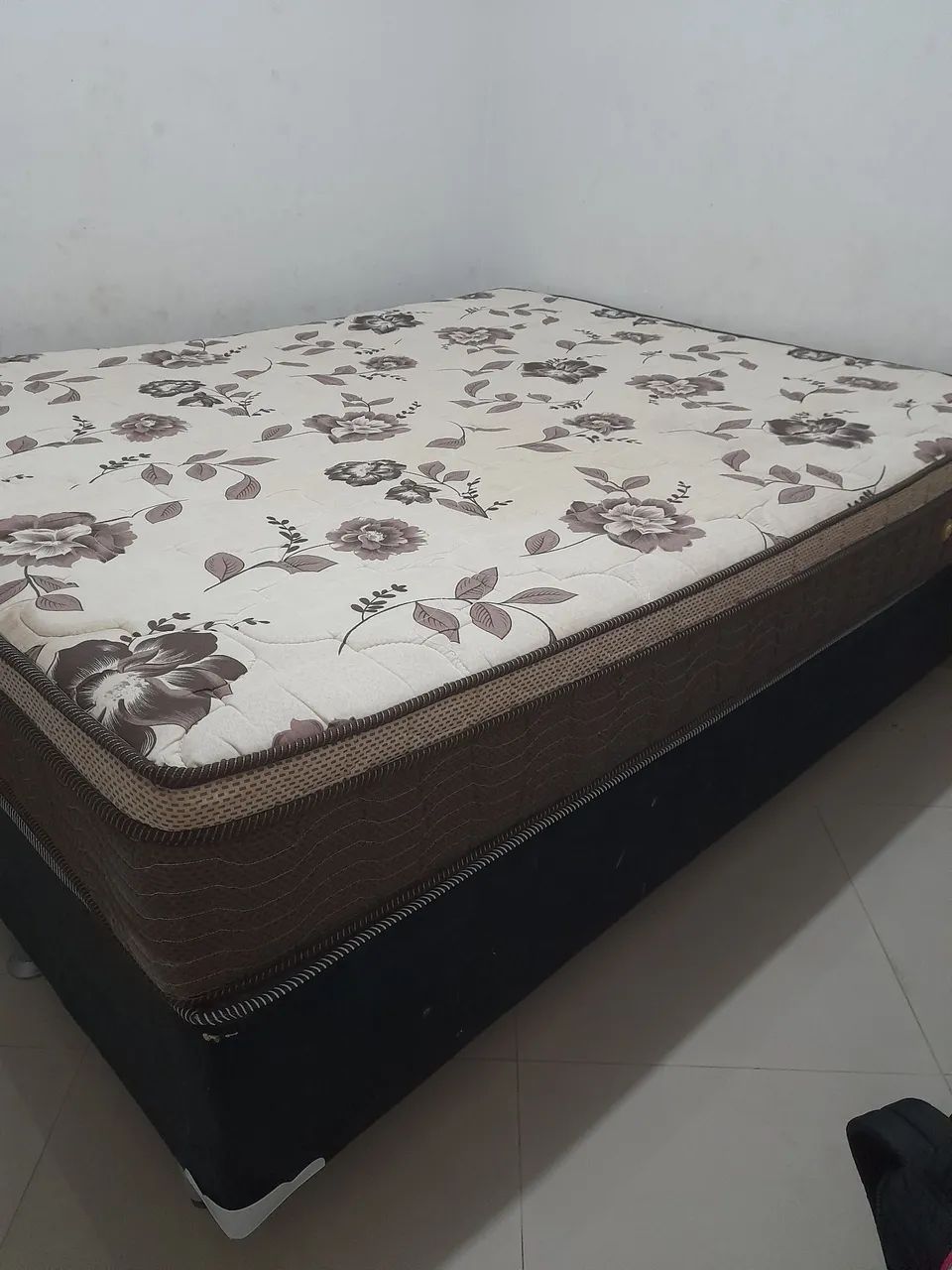 Cama box Queen  semi nova