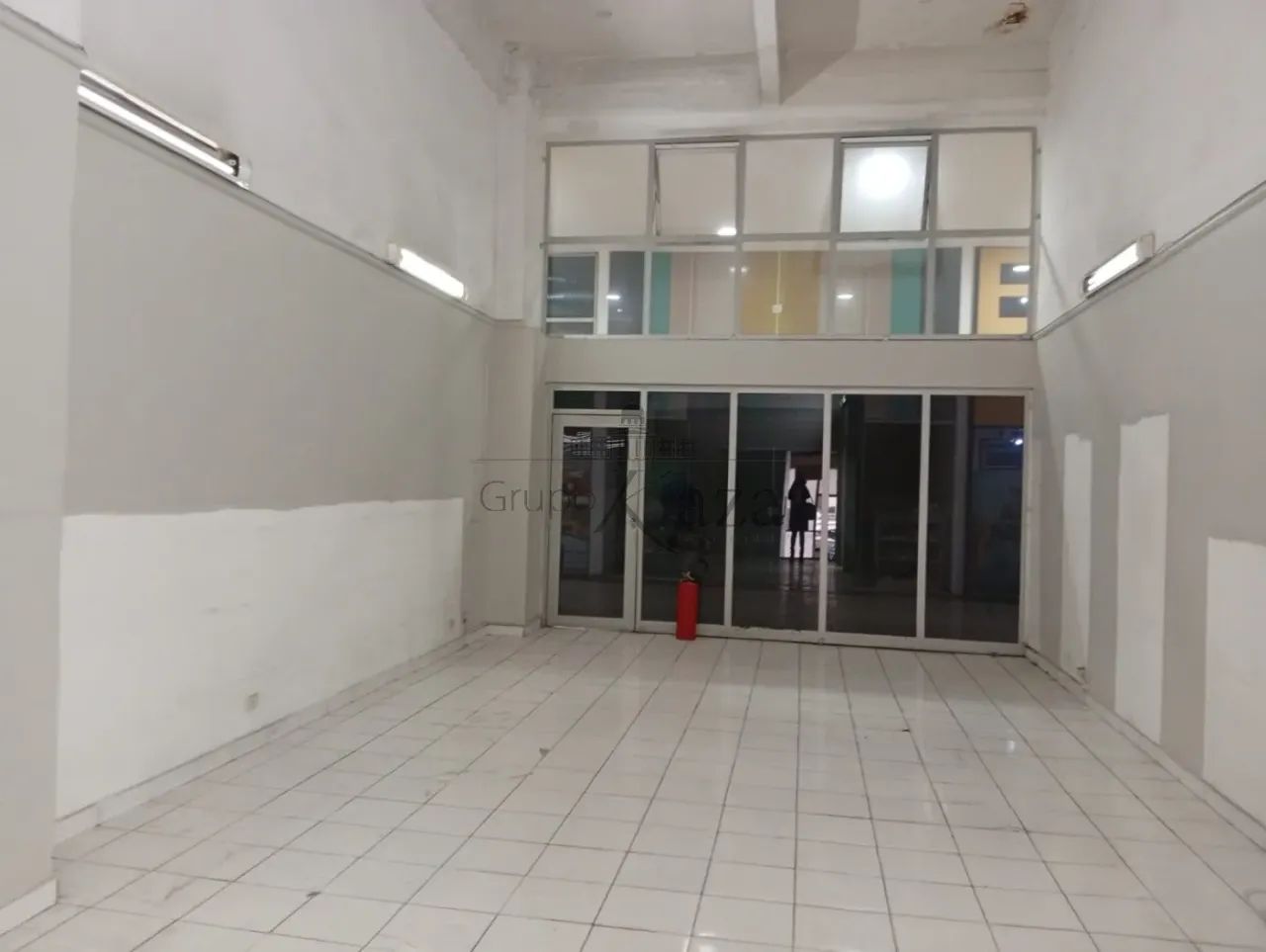 Loja comercial - Edifício Market Center - Jardim São Dimas - 49,62m². - Foto 2