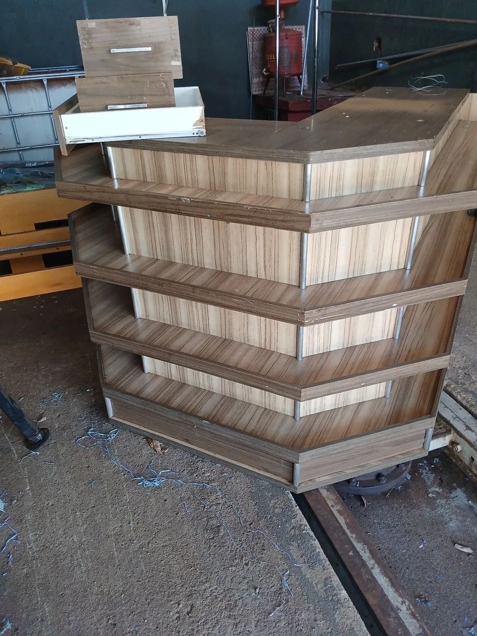 Caixa 1.50cmx1.50cmaltura 1.10 m pdf cor amaderado c/porta cigarros  - Foto 2