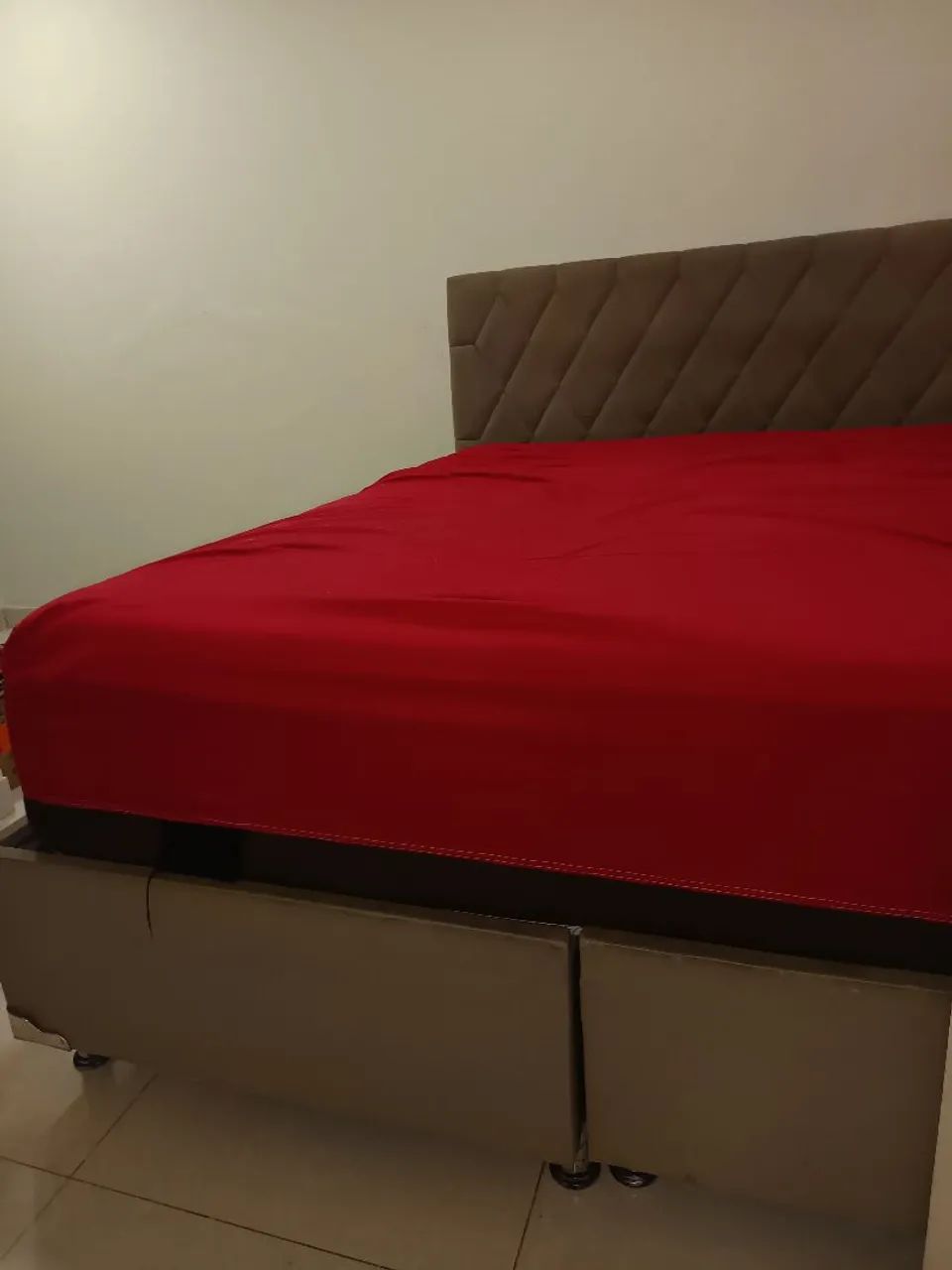 Vendo box e colchão Queen