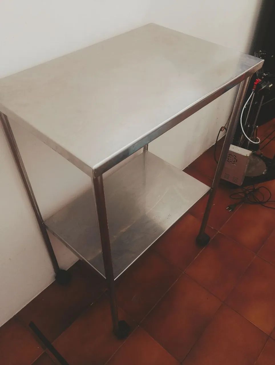 BANCADA DE INOX 0,60CM X 0,42CM, DUAS PRATELEIRAS E RODINHAS - Foto 5