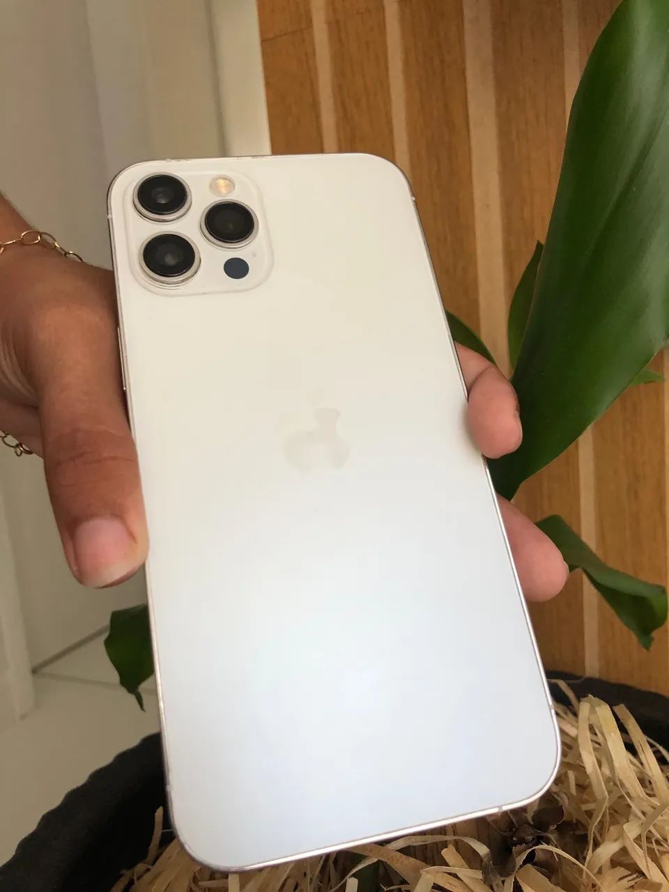 Vendo iPhone 12 Pro Max ou troco por outro com volta para mim
