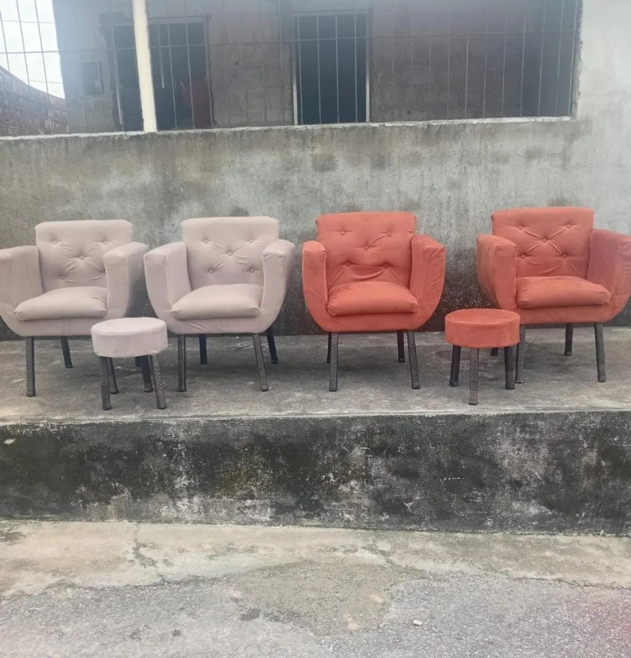 CONJUNTO DE POLTRONA+ BANQUETA DE BRINDE  - Foto 5