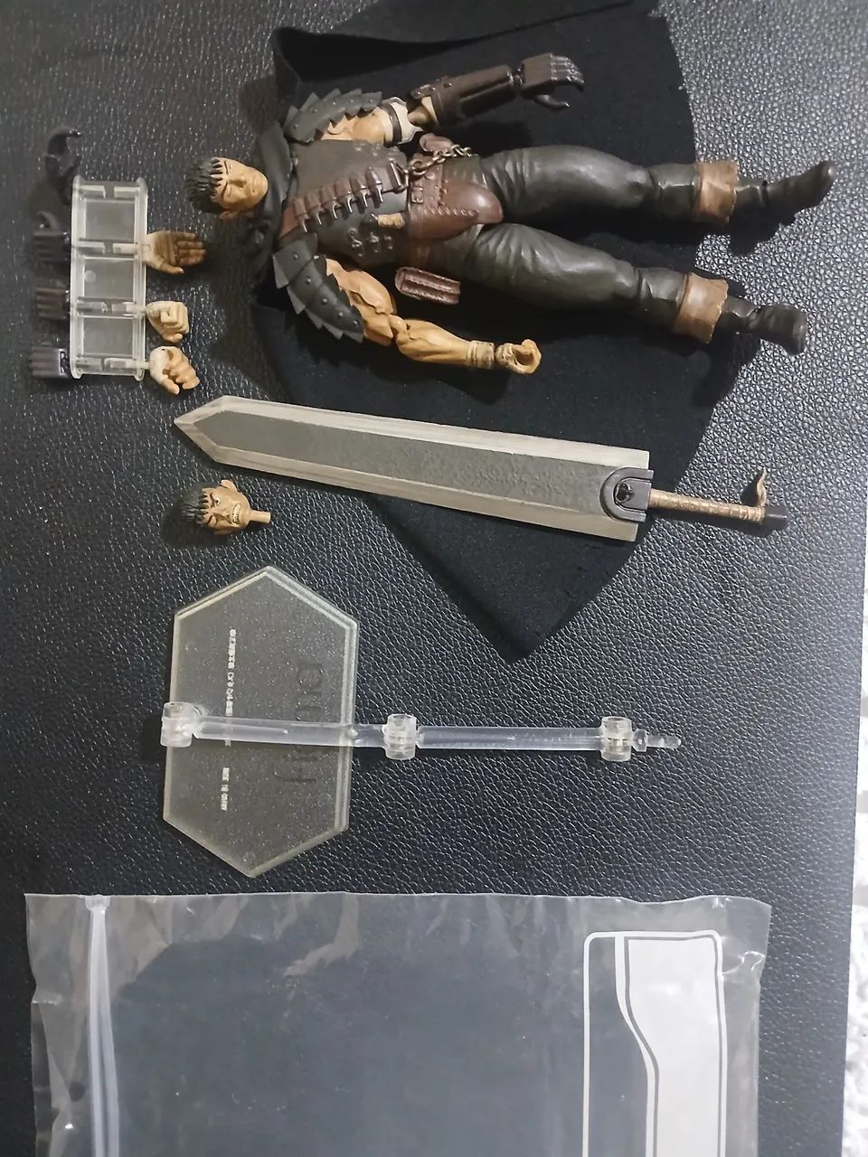 Figure Figma Guts Berserk Original 150 1ª Versão + Capa de Tecido - Foto 3