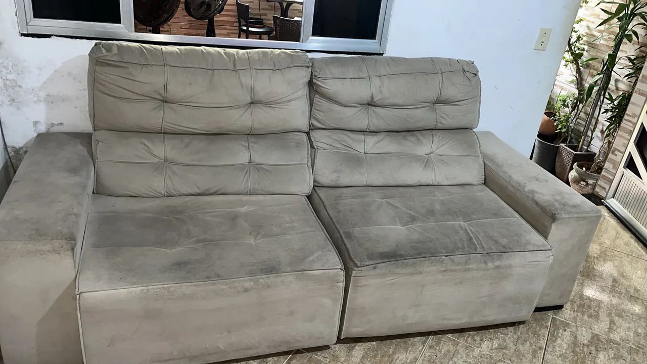 Sofá 2,30m à Venda - Confortável e Espaçoso!