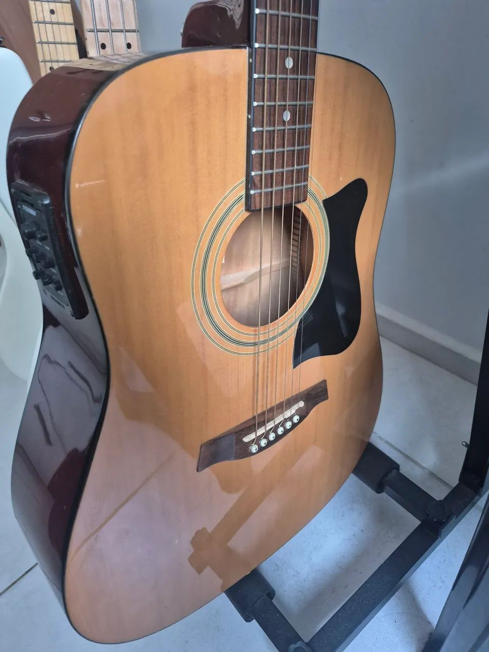 Violão IBANEZ com captação FISHMAN.