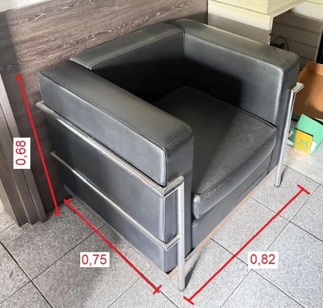 SOFA COURO PRETO 1L