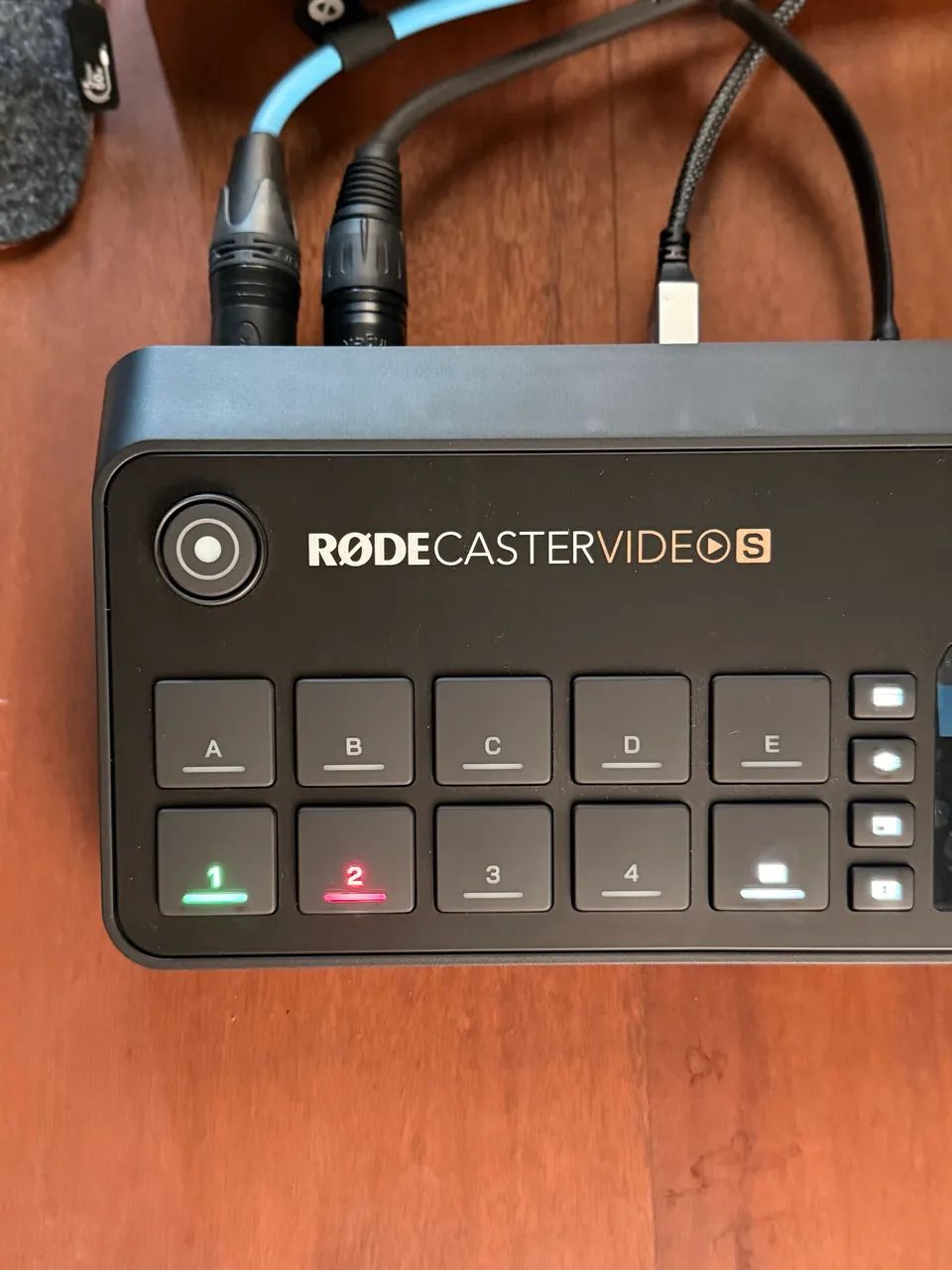 RØDECASTER VIDEO S NOVO, SEM USO | CENTRAL COMPLETA DE ÁUDIO E VÍDEO - Foto 3