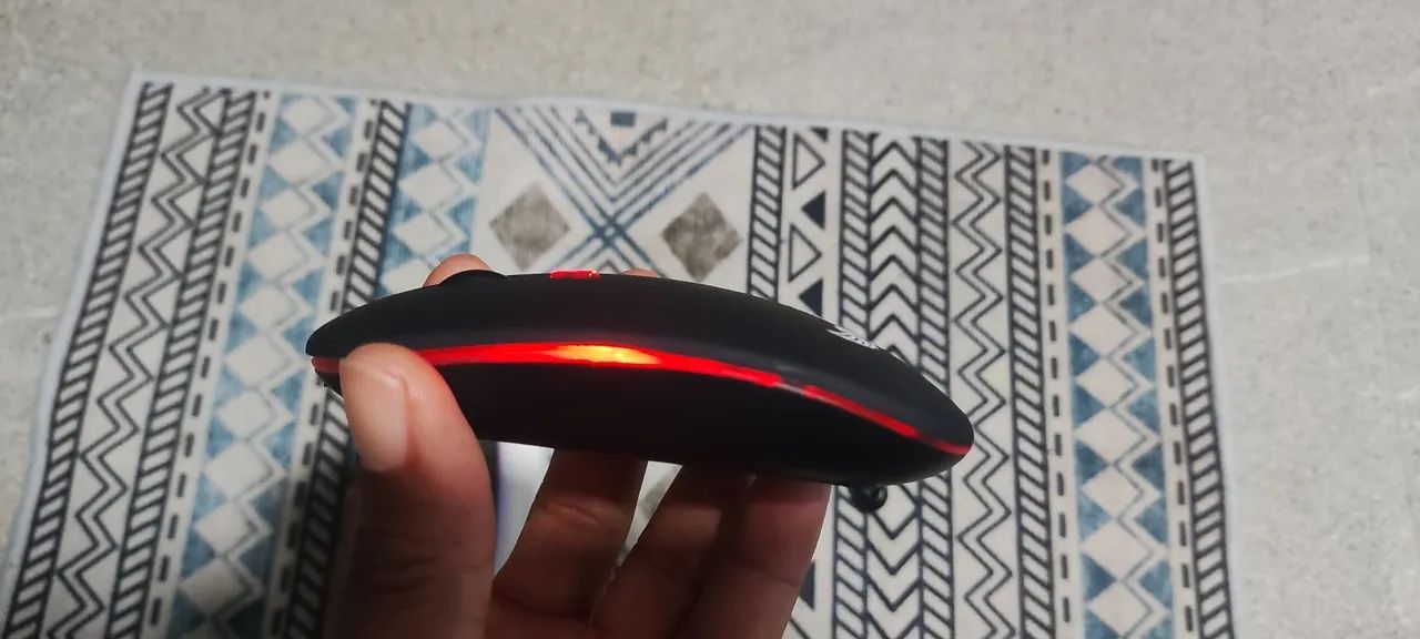 mouse sem fio recarregável bluetooth e 2.4G - Foto 3