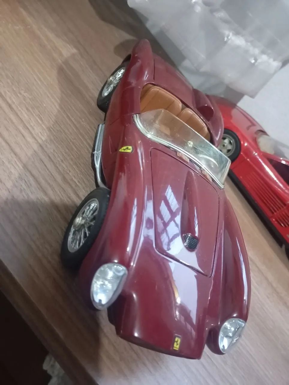 Carrinho miniatura Ferrari testa rossa 250