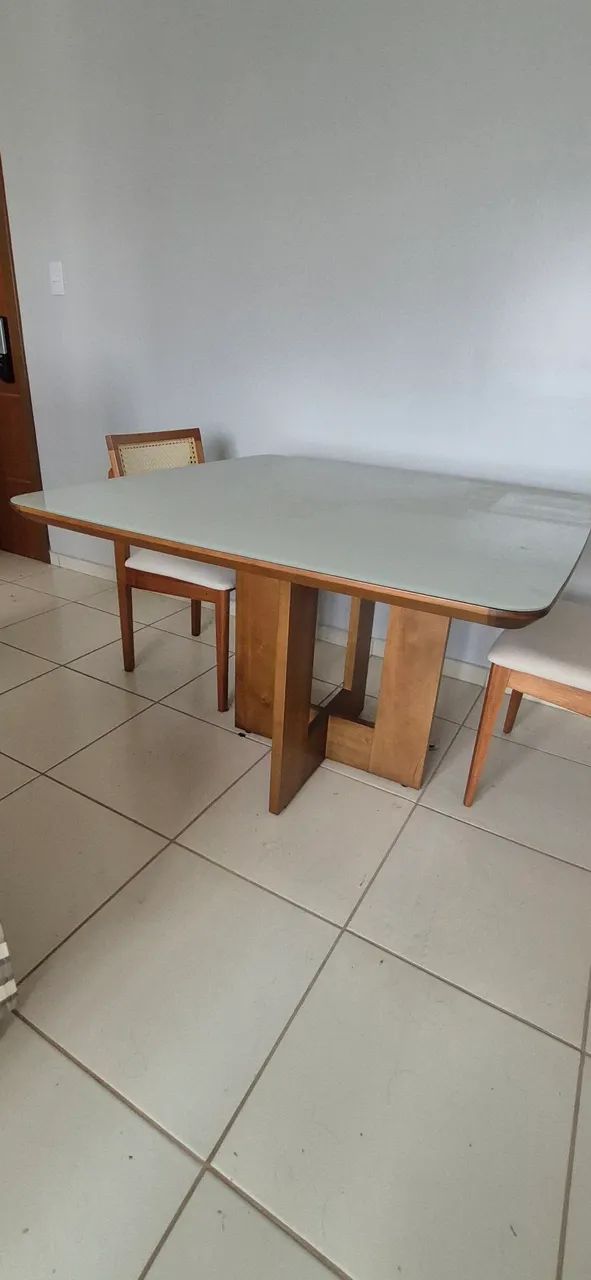 Mesa 110×110 madeira maciça e vidro - Foto 2