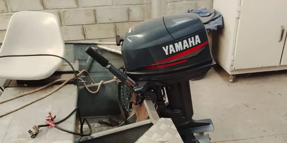 Vende-se motor de popa Yamaha 25hp.