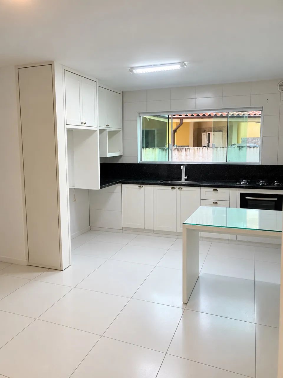 Apartamento térreo para alugar anual  - Carianos, Florianópolis/SC 