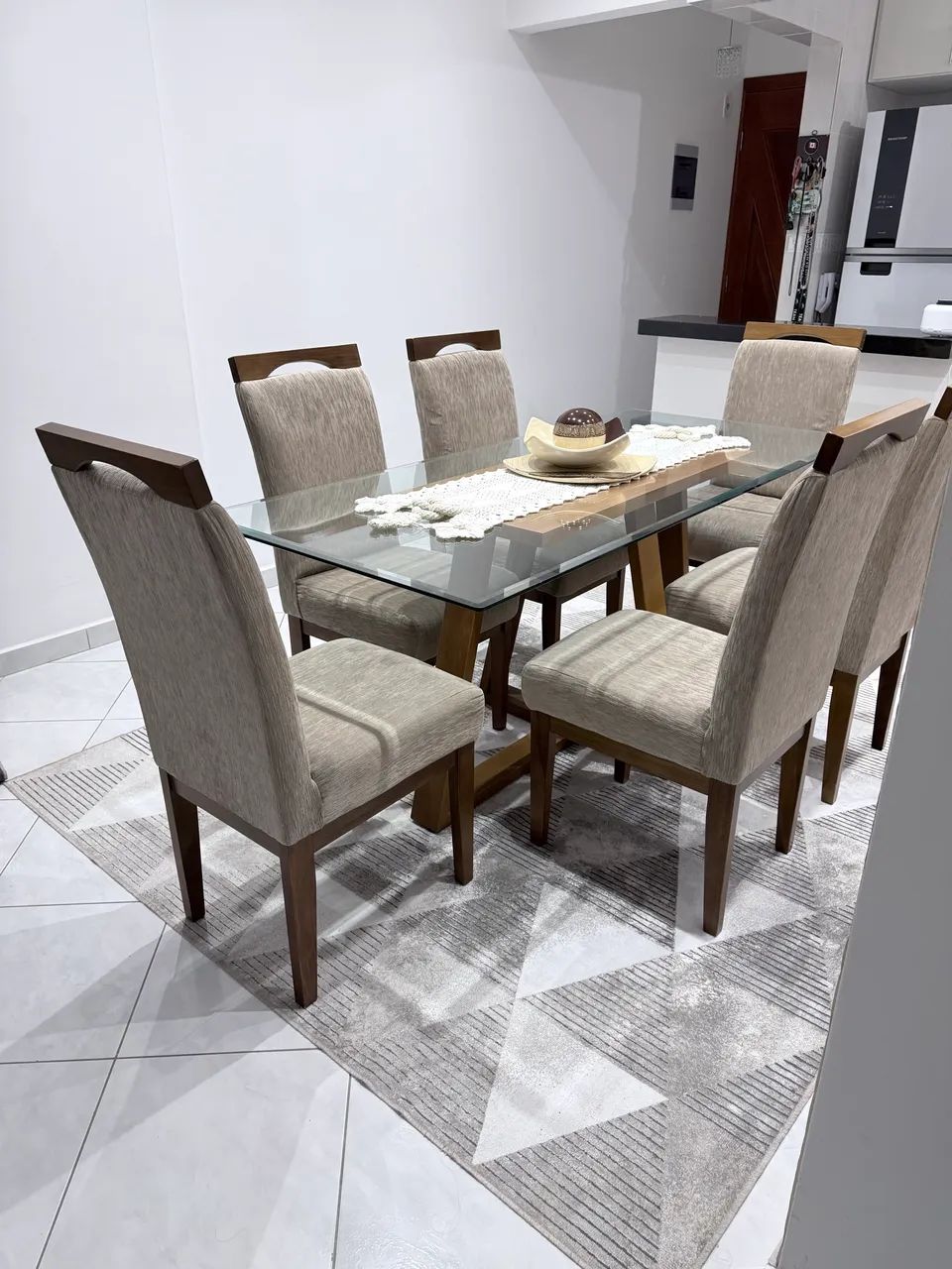 Jogo de mesa com 6 cadeiras - Foto 3