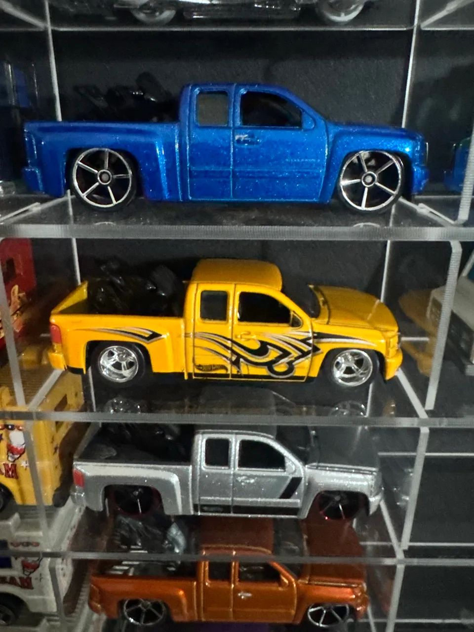 LOTE 4 SILVERADO (COM MOTO) HOTWHEELS  - Foto 4