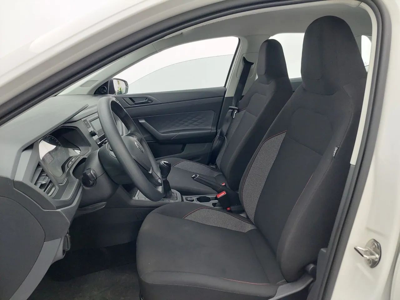 Volkswagen Polo Track 1.0 Flex 12V 5p, foto 16 de 18