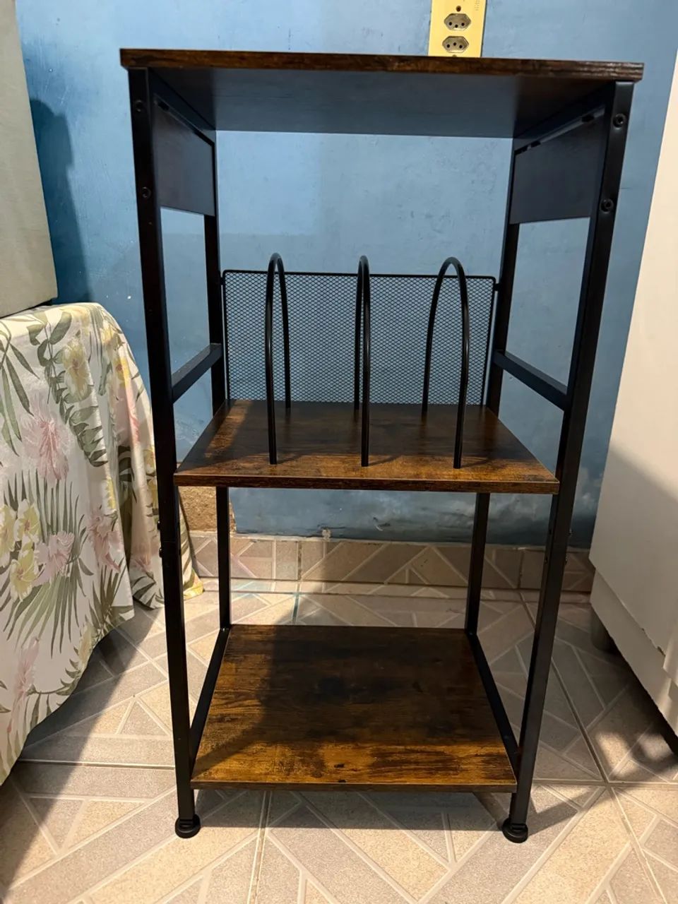 Rack de Vitrola, Vinil e Caixa de Som