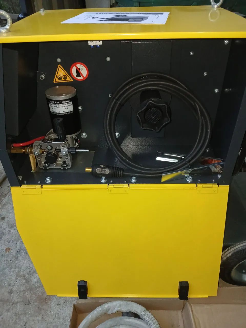 Vendo máquina de solda mig marca KMC NOVA,com tocha e rolo de arame de 5kg. - Foto 2