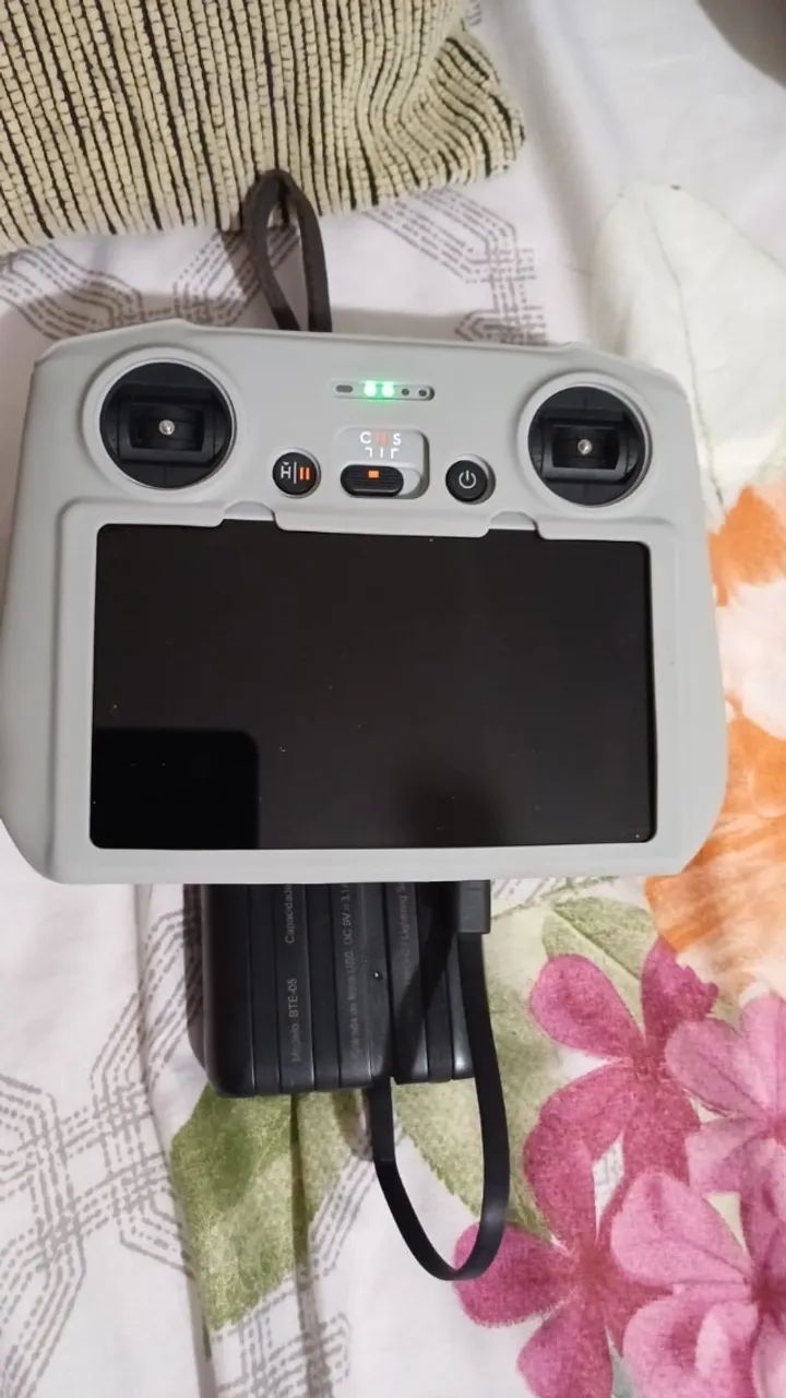 Drone DJI 3 com controle com tela (troco apenas por ps5) - Foto 2