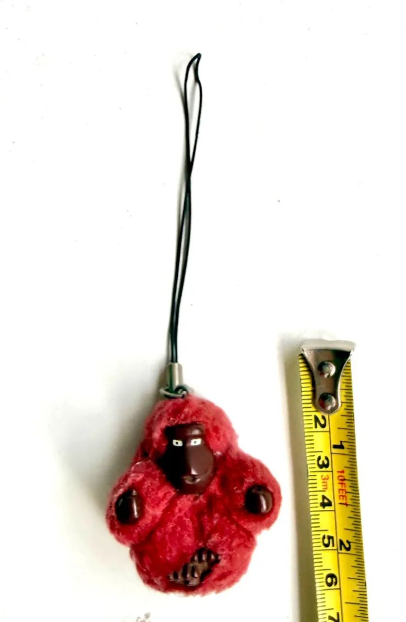Pingente de celular da Kipling (Kipling Phone Strap), mini macaco, cor vinho