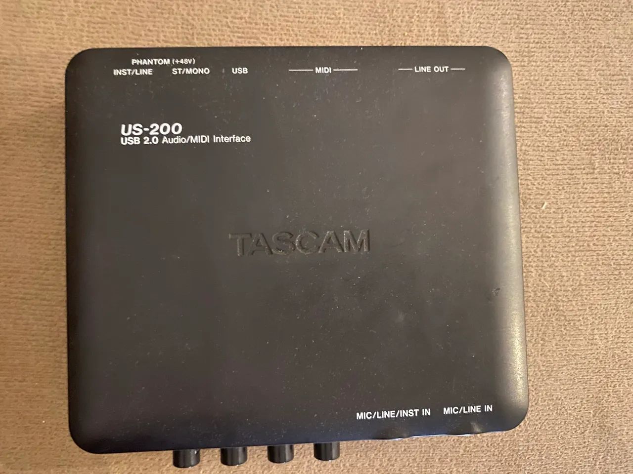 INTERFACE DE ÁUDIO TASCAM US 200 - Estúdio USB mídi