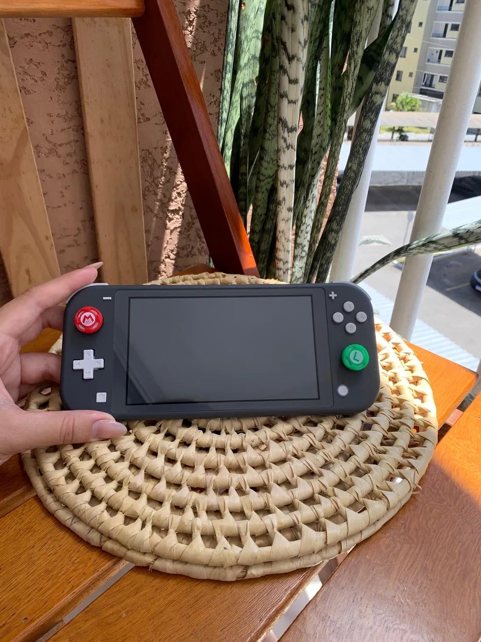 Nintendo switch lite Semi Novo todo completo (case e carregador ...