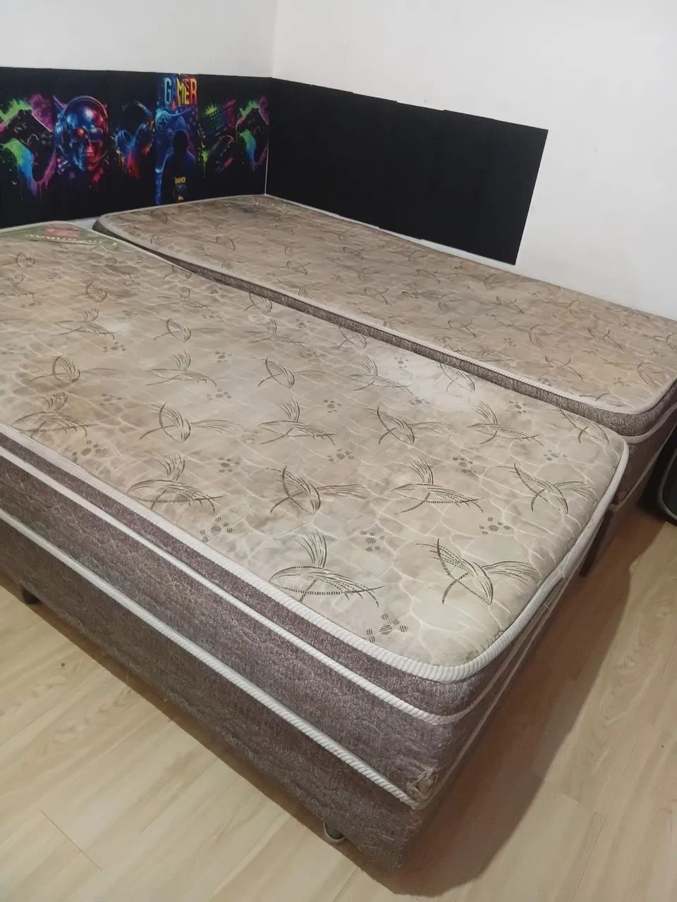Duas camas box solteiro