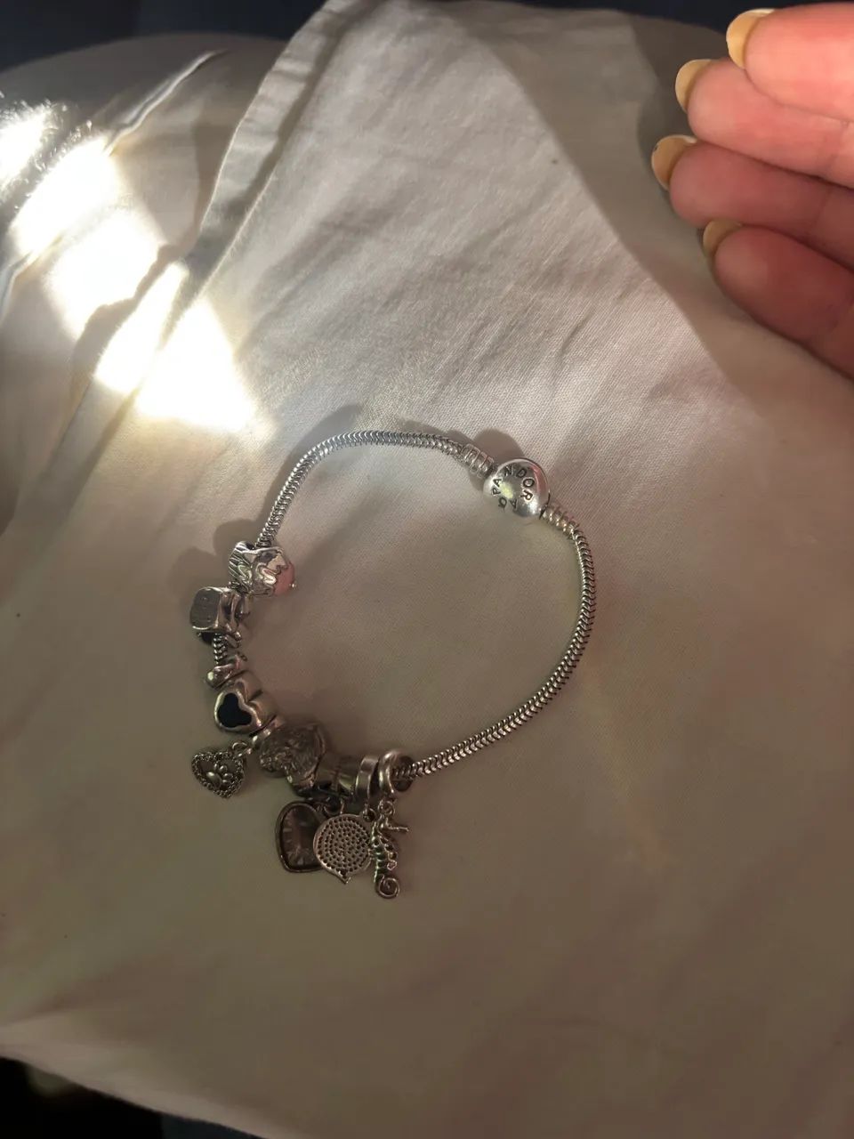 Pulseira Pandora prata original com 9 berloques, nova, com ótima qualidade - Foto 2