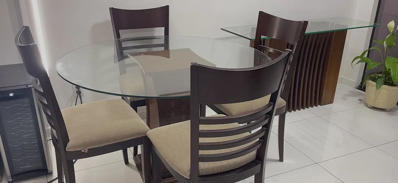 Conjunto Mesa + Cadeiras + Aparador