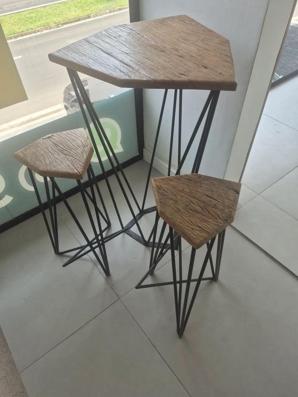 Mesa Alta Coquetel + 2 banquetas - Foto 3