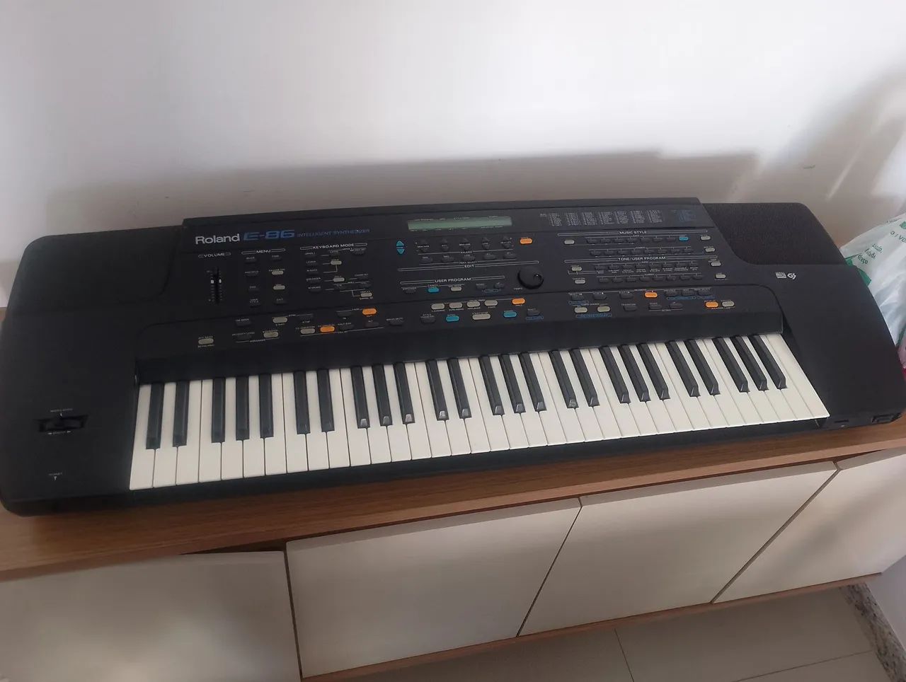 Teclado Roland e-86  - Foto 2