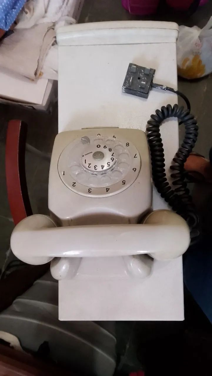 Telefone de mesa antigo com teclado giratório. - Foto 3