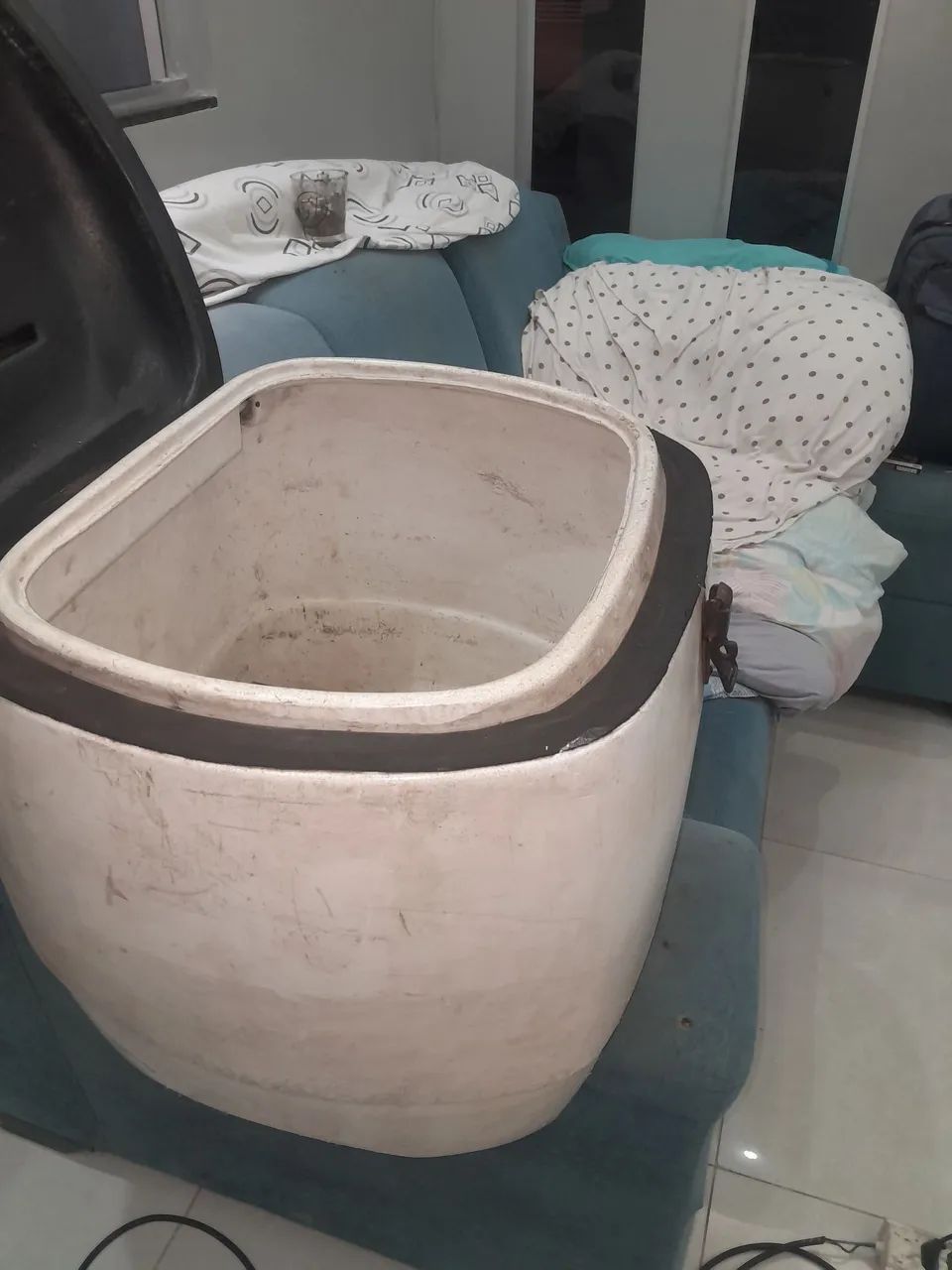 Vendo ou troco baú grande para moto.  - Foto 4
