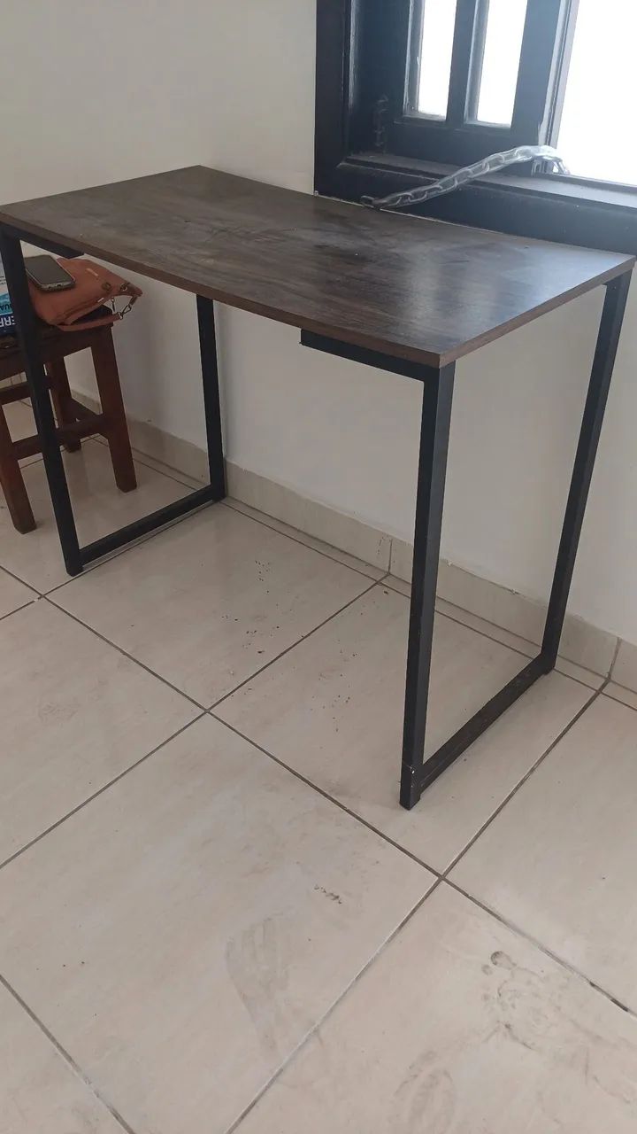 Vende-se mesa pequena