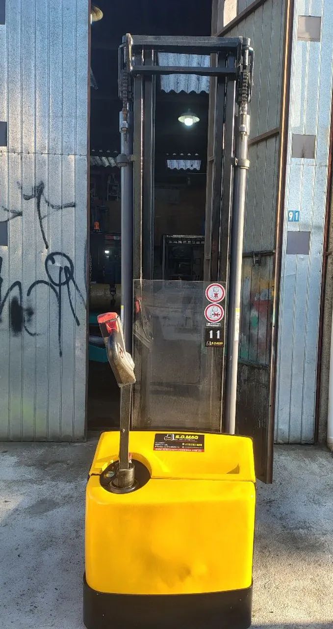 Vendo empilhadeira elétrica  - Foto 2