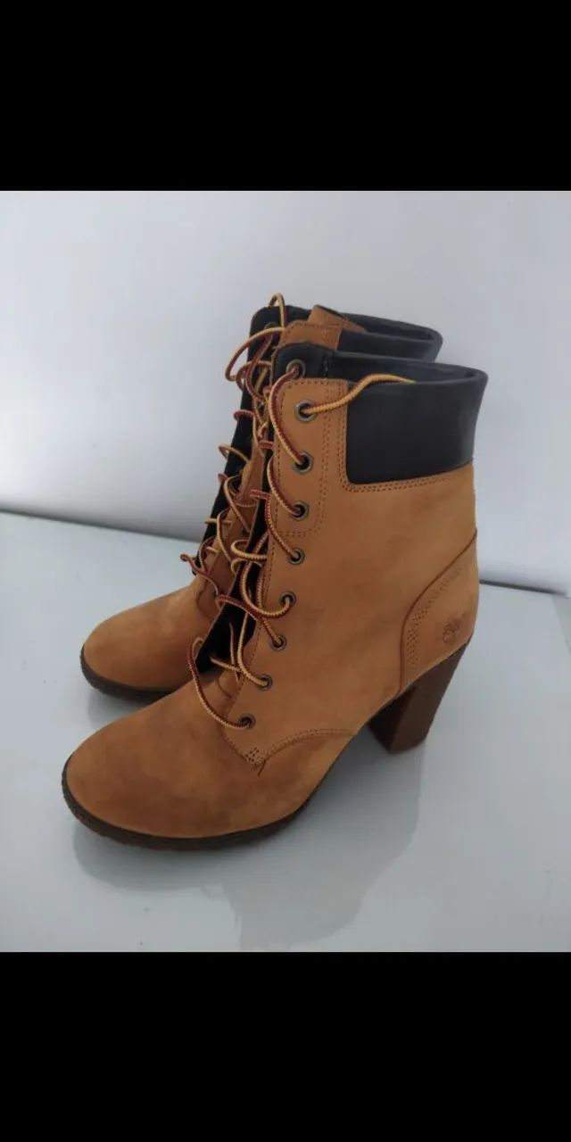 Bota feminina Timberland.