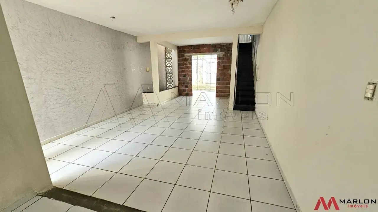 Casa em Lagoa Nova, 6 suítes, próximo ao Fórum, 410m².