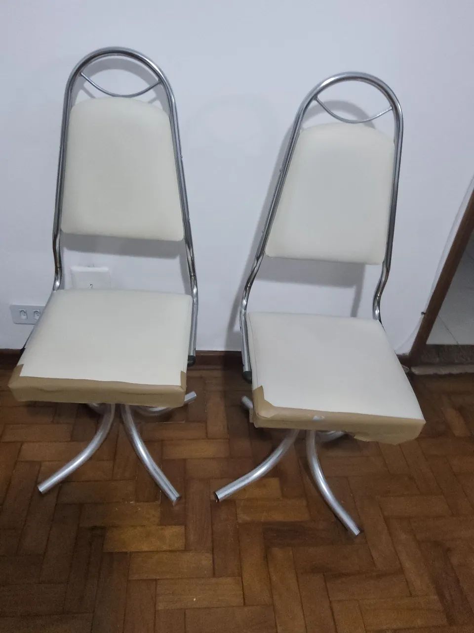 Mesa oval vintage extensivel e 6 cadeiras - Foto 4