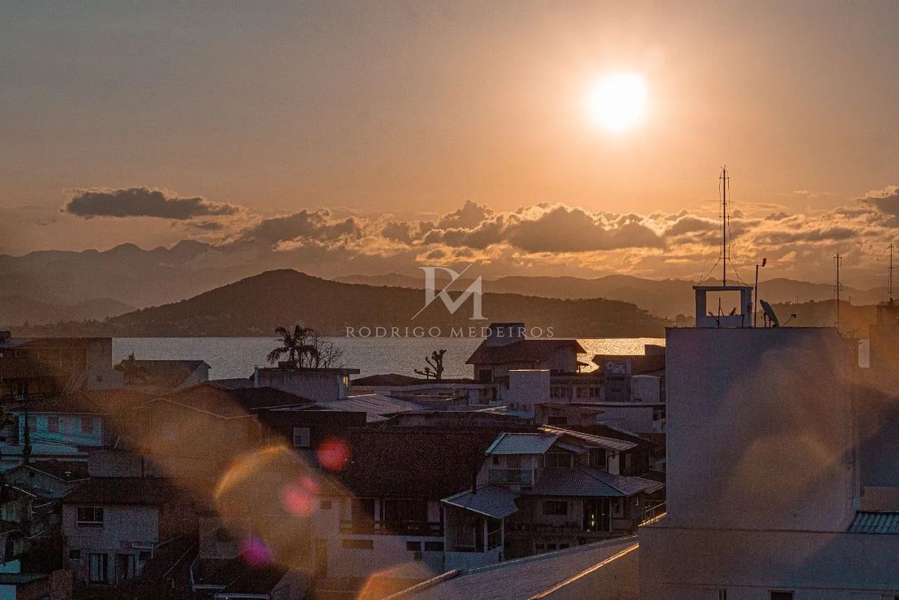 COBERTURA LINEAR COM VISTA MAR DEFINITIVA NO ABRAÃO  FLORIANÓPOLIS