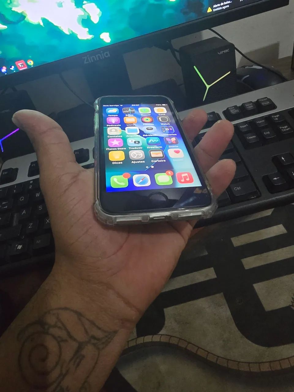 Iphone se, 2 geração, bateria trocada, tudo funcionando perfeitamente e conservado  - Foto 3