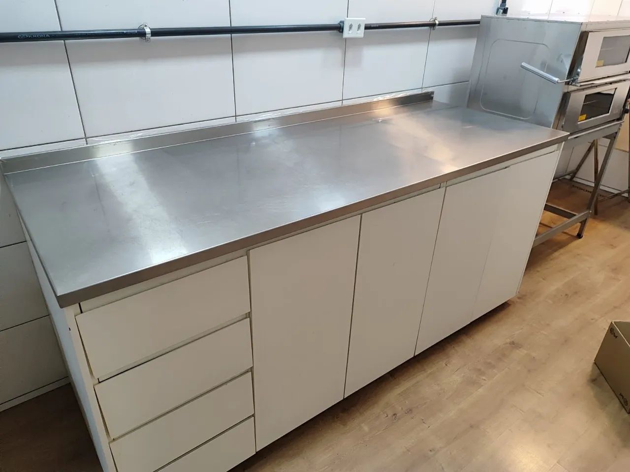 Balcão 100% MDF tampão de inox