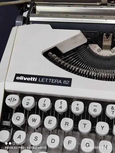 Máquina de escrever marca OLIVETTI LETTERA 82 - Foto 4