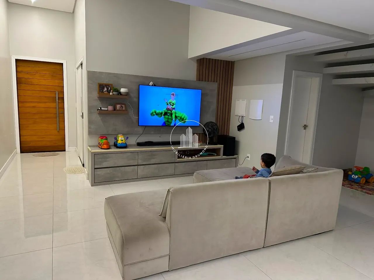 Casa 3 Quartos com 1 Suíte e 240m² - Beira Rio