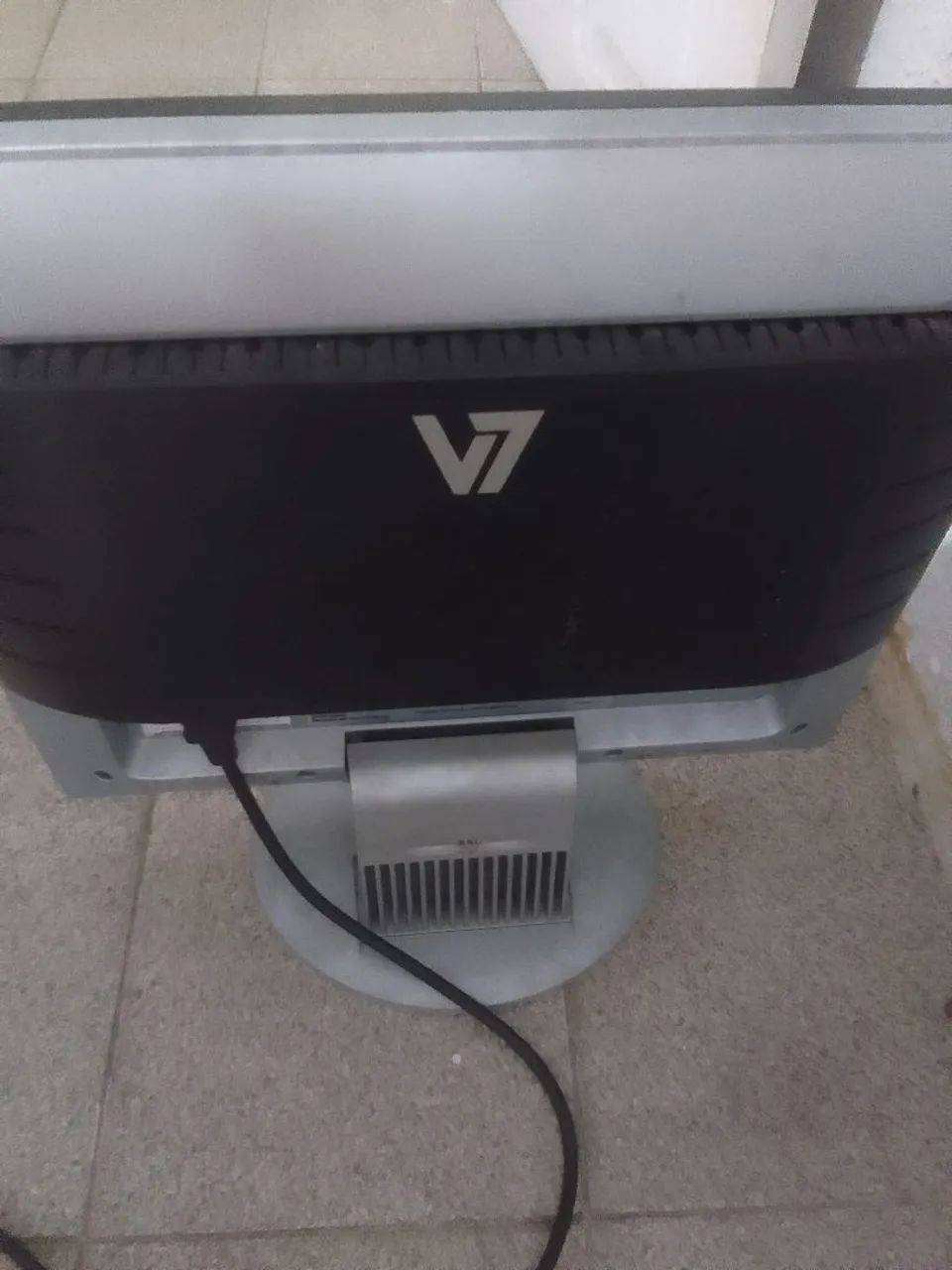 Monitor v7 15 polegadas com manchas funcionando  - Foto 5