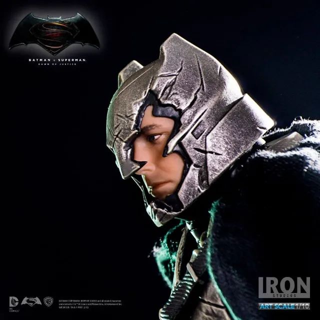 Battle Damaged Armored Batman Batman V Superman Iron Studios 1/10 - Foto 2
